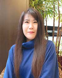 杉本真維子氏